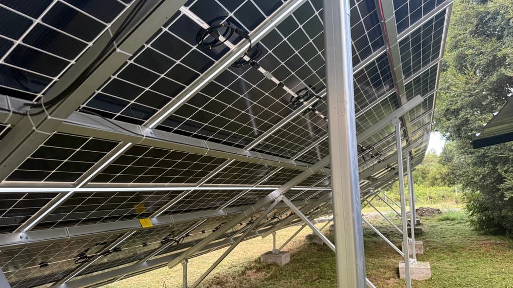 Mantención de paneles solares en terreno